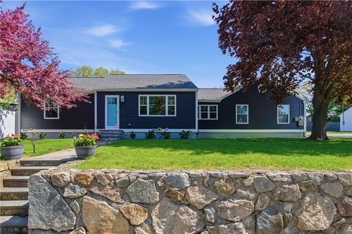 3811 Mendon Rd, Cumberland, RI, 02864-1801 | Card Image
