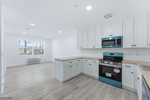 308b-95 Shepherds Ln, Totowa, NJ, 07512-2130 | Card Image