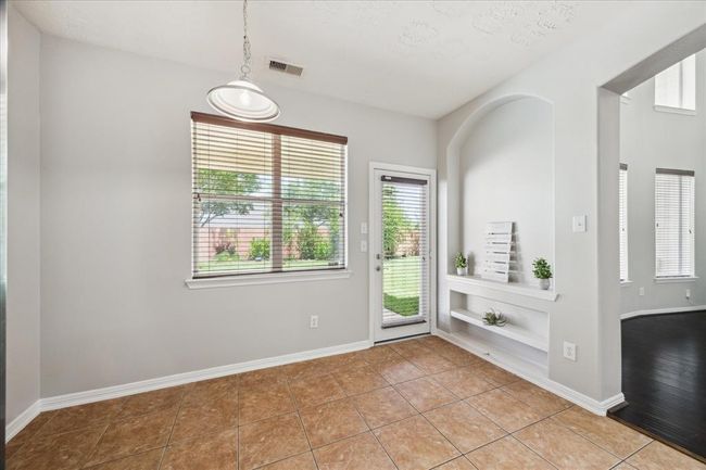 The shelved arch offers ample space for your cook books and more. | Image 23