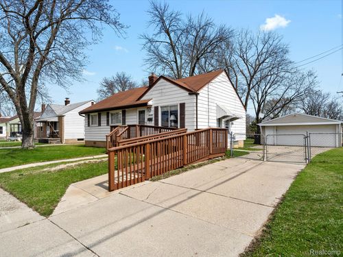 29060 Michigan St, Roseville, MI, 48066-4116 | Card Image