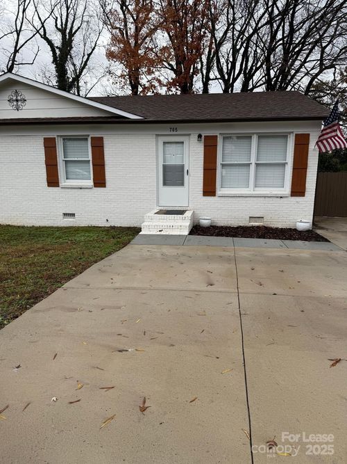 705 Oakshade Ave, Kannapolis, NC, 28083-4945 | Card Image