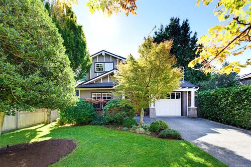 2171 Bartlett Ave, Oak Bay, BC, V8S2R1 | Card Image
