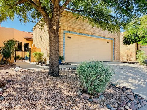 272 E Southern Pines Dr, Oro Valley, AZ, 85737-7690 | Card Image