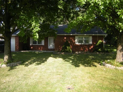 621 Hawthorn St, Centralia, MO, 65240-1711 | Card Image