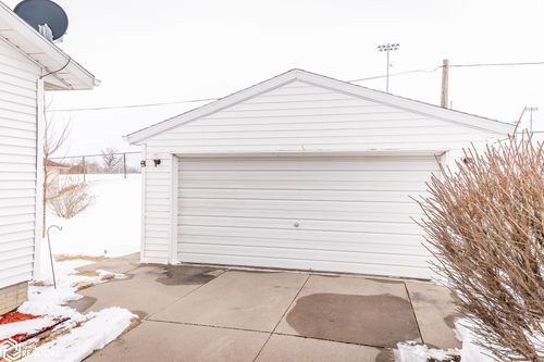 509 Dennis Dr, Marshalltown, IA, 50158-4053 | Card Image