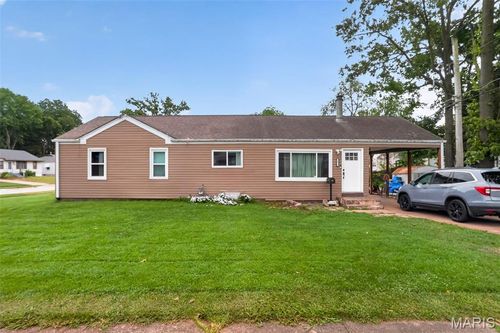 3110 Saint Myron Ln, Saint Ann, MO, 63074-3823 | Card Image