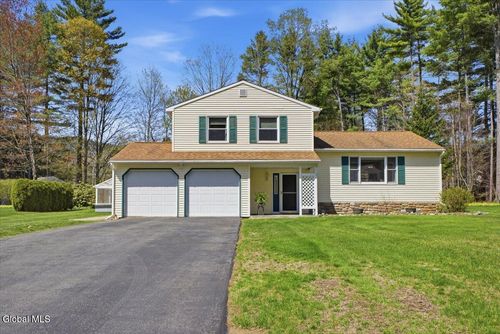 10 Queen Diana Ln, Queensbury, NY, 12804-9511 | Card Image