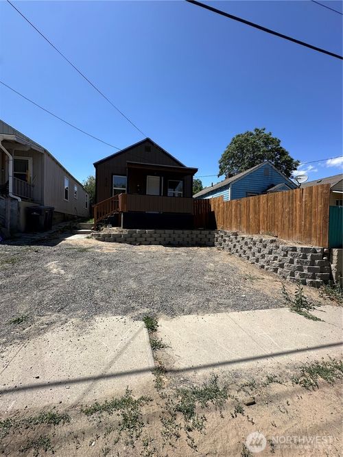 836 Cashmere St, Wenatchee, WA, 98801-3558 | Card Image