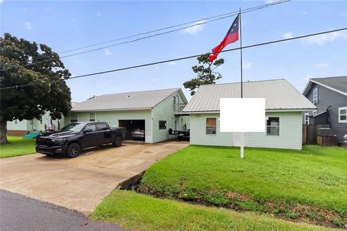 557 Clayton Dr, Norco, LA, 70079-2325 | Card Image