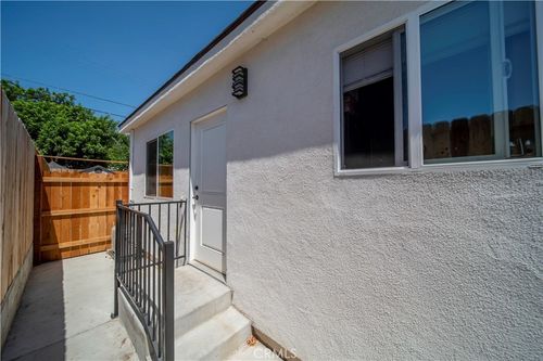 8135 Noble Ave, Panorama City, CA, 91402-4507 | Card Image