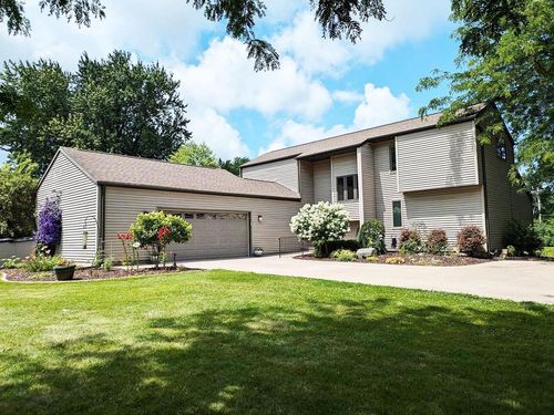 3072 Ridgeway Drive, Clayton, WI, 54956 | Card Image