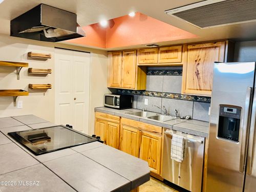 f63-1200 E River Road, Tucson, AZ, 85718 | Card Image