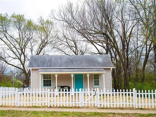 241 E Huntsville Rd, Fayetteville, AR, 72701-6122 | Card Image