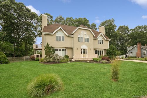 185 Inlet Ln, Greenport, NY, 11944-2432 | Card Image