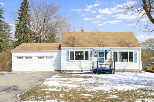 593 Watson Ave, Newmarket, ON, L3Y2V2 | Card Image