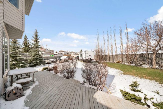63 Hidden Ranch Close Nw, Home with 3 bedrooms, 2 bathrooms and 4 parking in Calgary AB | Image 34