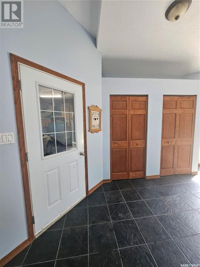 406 1 St Ave E, House other with 5 bedrooms, 2 bathrooms and null parking in Lampman SK | Image 3