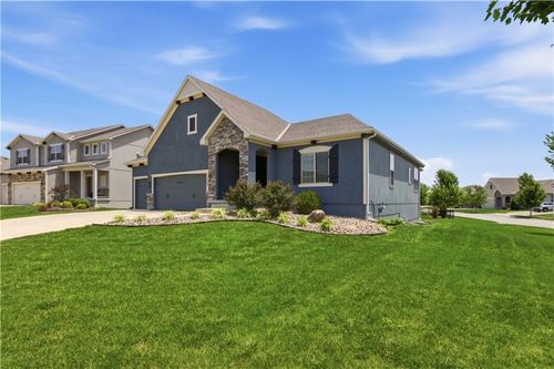 16989 S Heatherwood St, Olathe, KS, 66062-9300 | Card Image