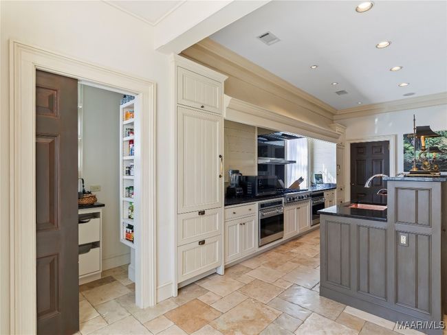 Beautiful updated kitchen | Image 16