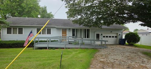 319 Cedar St, Hoopeston, IL, 60942-1921 | Card Image