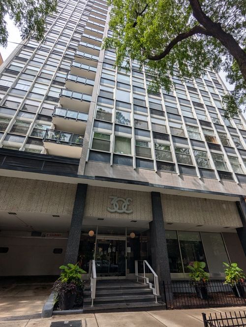 apt-4e-30 Elm St, Chicago, IL, 60611-1093 | Card Image