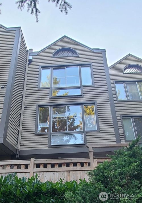 f-1817 11th Ave W, Seattle, WA, 98119-2975 | Card Image