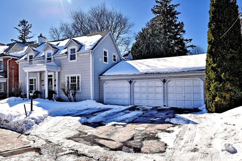 88 Wells St, Aurora, ON, L4G1T1 | Card Image