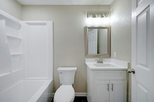212 S Walnut Ave, House other with 3 bedrooms, 2 bathrooms and 2 parking in Luling TX | Image 25