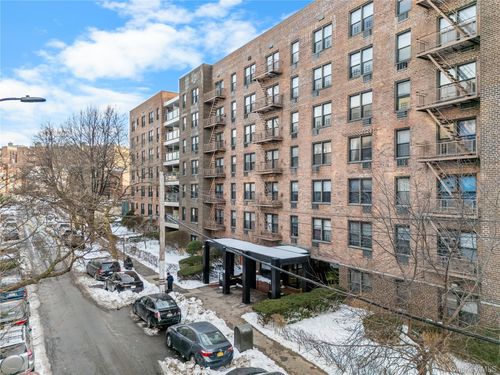 209-35-20 Leverich St, Jackson Heights, NY, 11372-3927 | Card Image