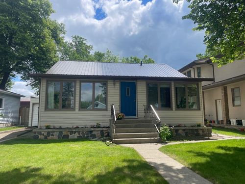 312 3 St W, Brooks, AB, T1R0E7 | Card Image