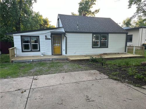 8510 Grandview Ln, Overland Park, KS, 66212-3516 | Card Image