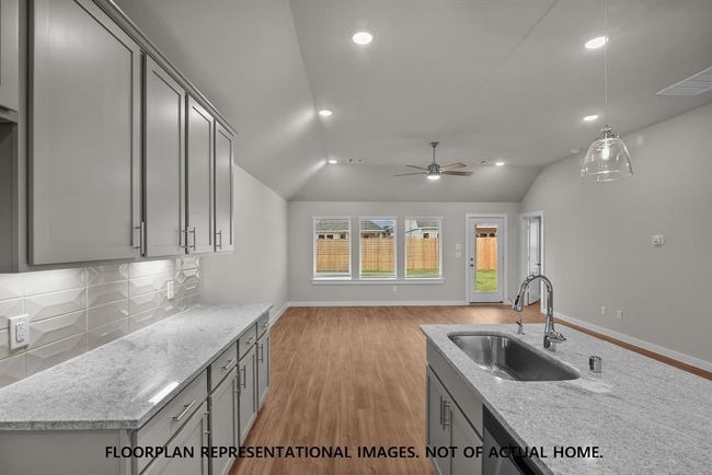 5819 Sunkissed Dr, House other with 4 bedrooms, 2 bathrooms and 2 parking in Fulshear TX | Image 8