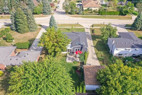 15668 Masonic, Fraser, MI, 48026-2618 | Card Image