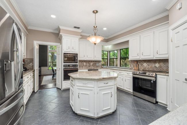 9410 Windrush Dr, House other with 4 bedrooms, 4 bathrooms and 3 parking in Spring TX | Image 13