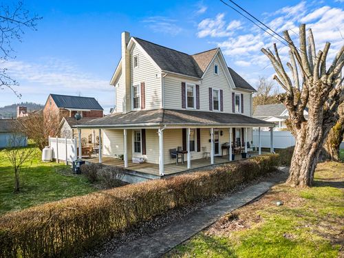 211 W Webster St, Galax, VA, 24333-2839 | Card Image