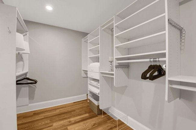 Walk-in Closet | Image 22