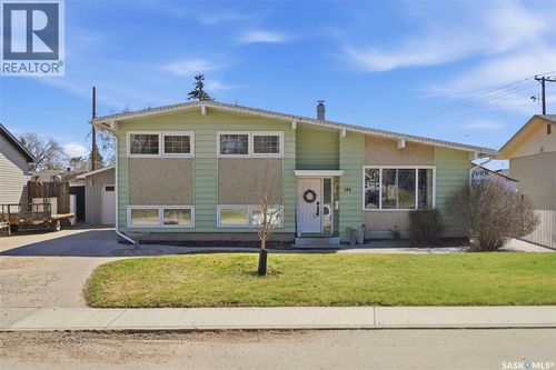 148 Maclean Cres, Saskatoon, SK, S7J2R7 | Card Image