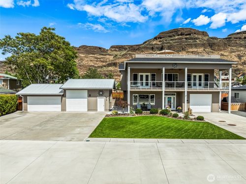 825 / 815 Hunter Ave Sw, Quincy, WA, 98848-9343 | Card Image