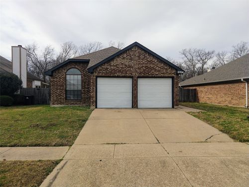 5704 Congressional Dr, Arlington, TX, 76018-2268 | Card Image