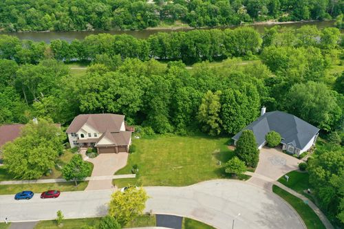 207 Windham Cir, Yorkville, IL, 60560-9832 | Card Image