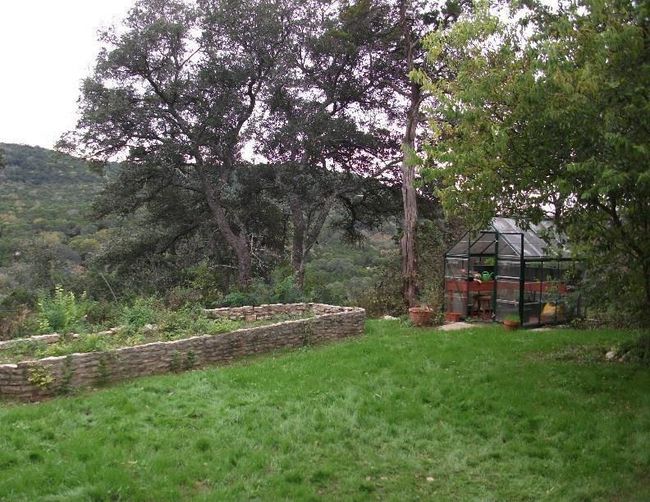 View of yard with a greenhouse and an outbuilding | Image 25