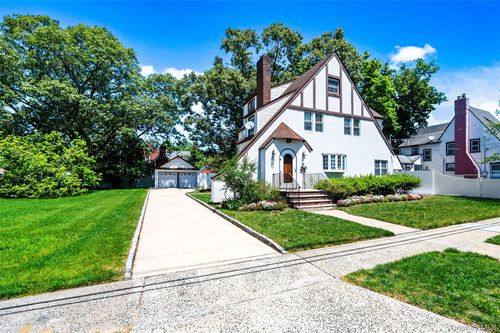 15 Maine Ave, Rockville Centre, NY, 11570-3609 | Card Image