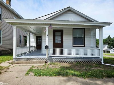 235 S 8th Street, Home with 3 bedrooms, 1 bathrooms and null parking in Burlington IA | Image 1