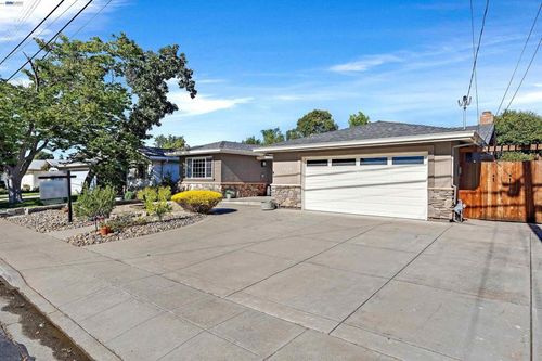 1330 Hillcrest Ave, Livermore, CA, 94550-4925 | Card Image