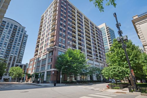 612-451 W Huron St, Chicago, IL, 60654-3428 | Card Image