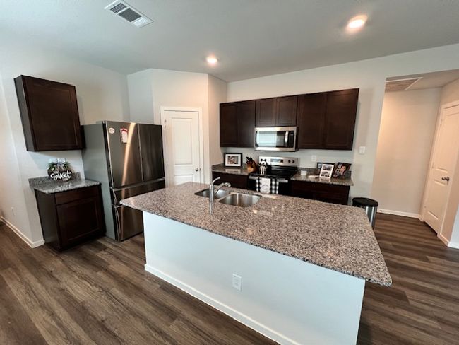 422 Pickel Dr, House other with 3 bedrooms, 2 bathrooms and 2 parking in Rockdale TX | Image 4
