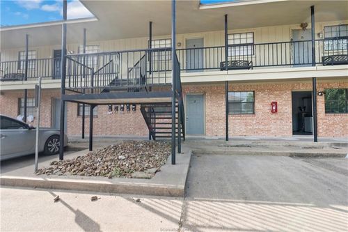 607 Wades Way, Navasota, TX, 77868-2600 | Card Image