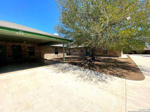 b-126 S Mansfield St, Pleasanton, TX, 78064-4024 | Card Image