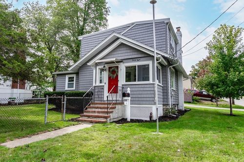 38 Van Vechten St, Waltham, MA, 02452-6436 | Card Image
