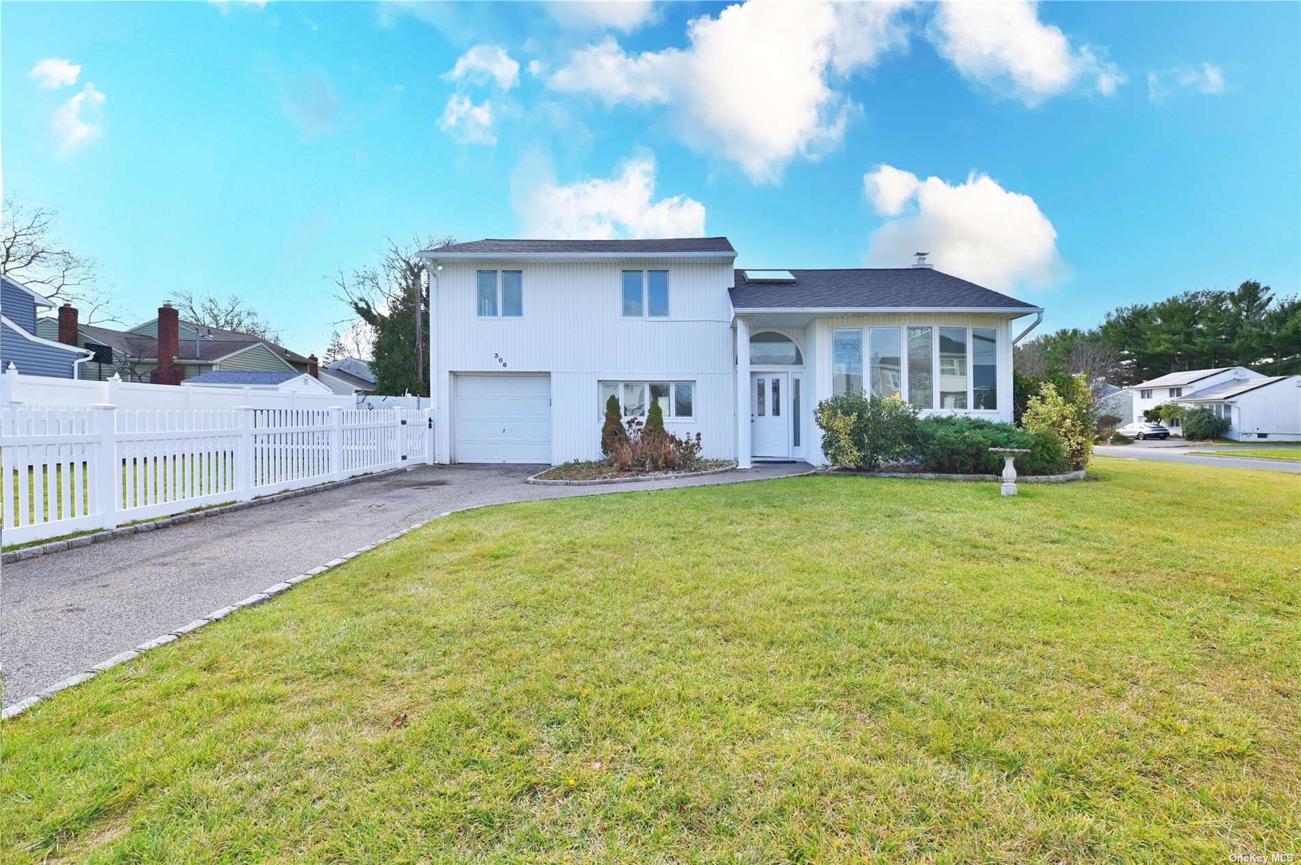 Clearmeadow Dr, East Meadow, NY 11554